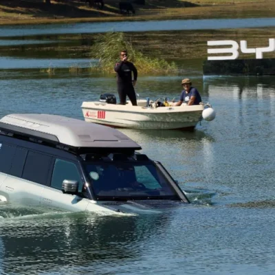 Yüzen otomobil | BYD YANGWANG U8
