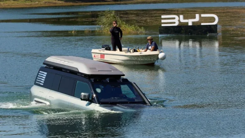 Yüzen otomobil | BYD YANGWANG U8